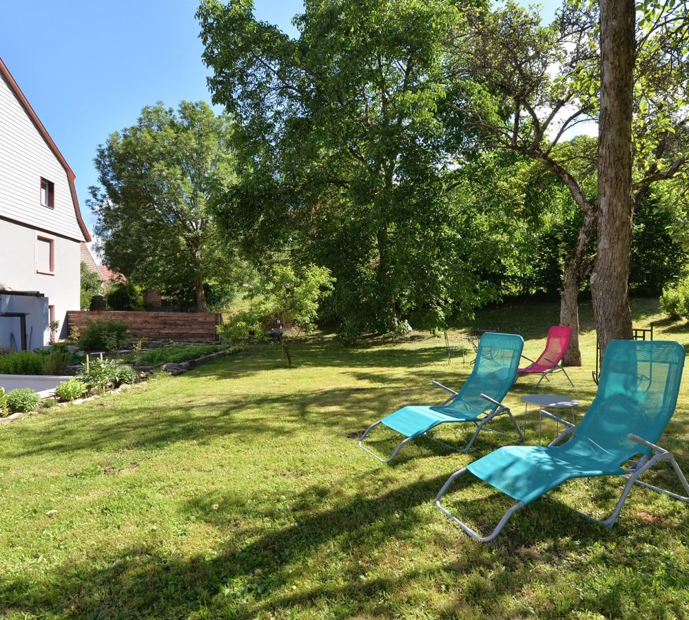La pelouse devant la Maison d'hôtes du Landersbach